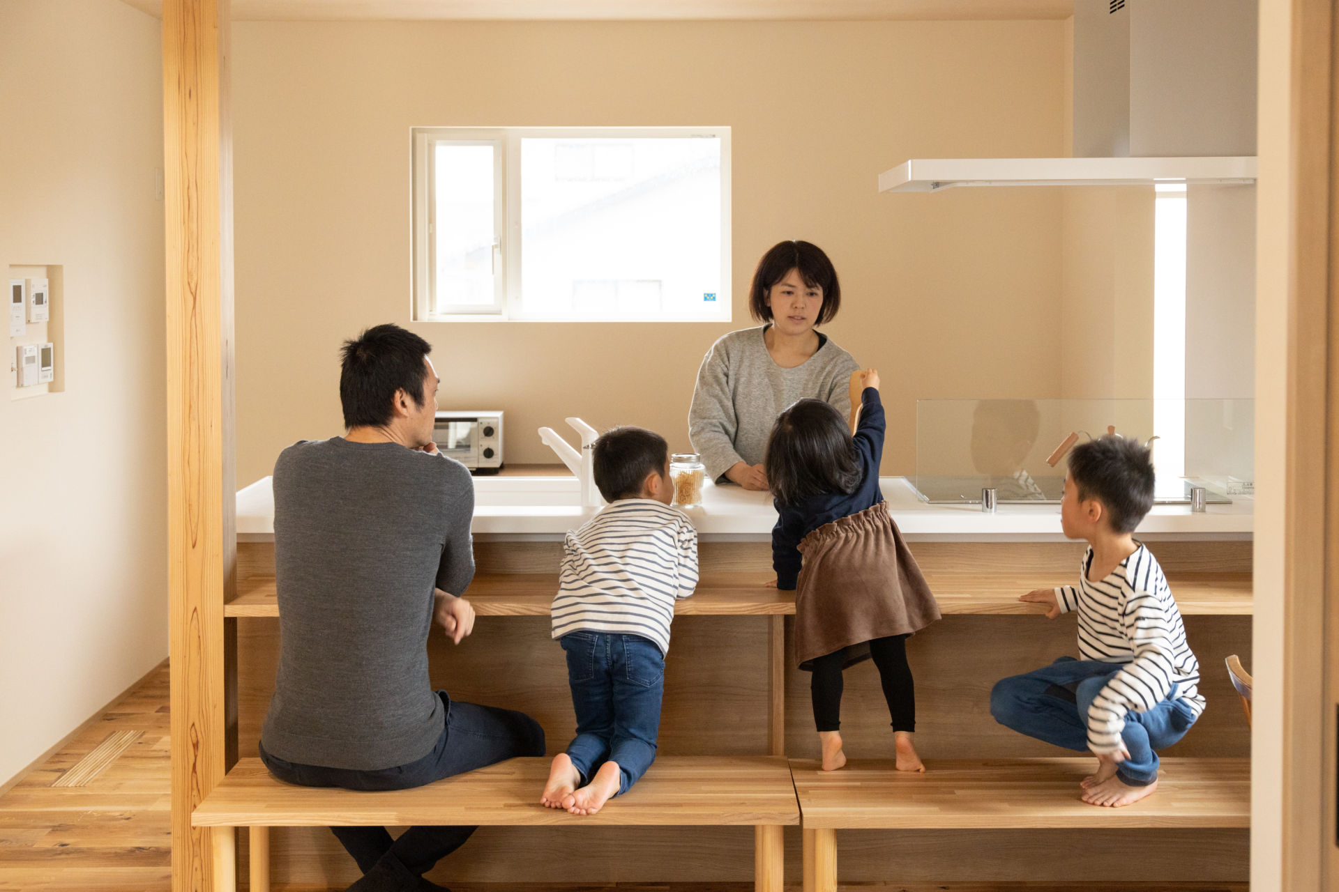 木の温もりとのびのび子育ての家