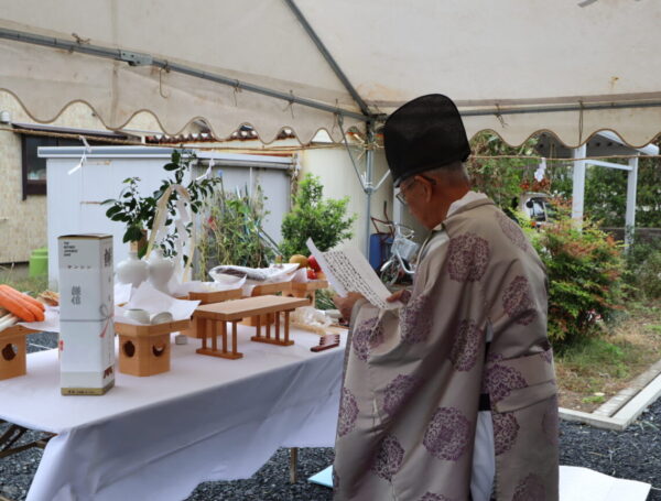 雨の合間の地鎮祭