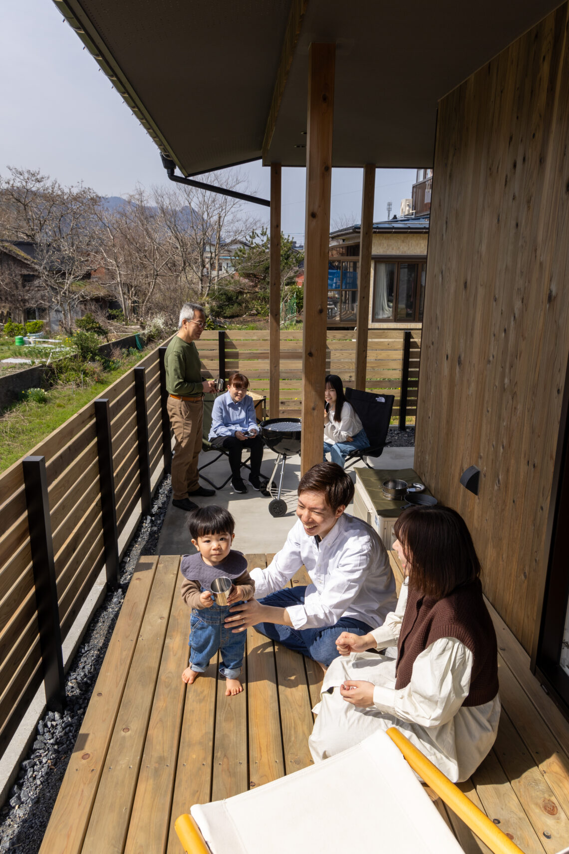 峰を仰ぐ家