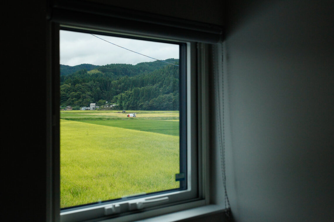 風景とつながる、勾配天井の住まい