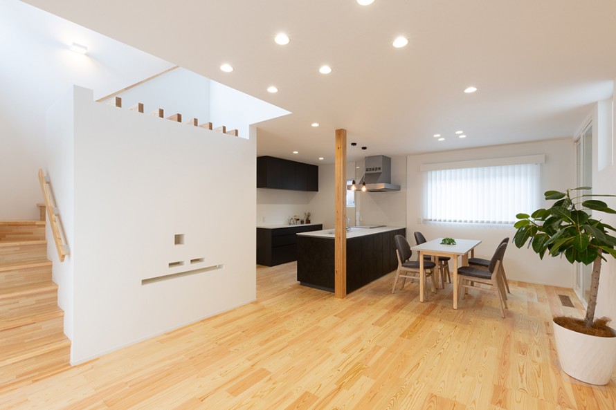 上越市|住宅施工事例|家族が集まる窓際ベンチのある家|カネタ建設 9fe0a834aeb336521c516e9e8c19d67e