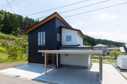糸魚川市|注文住宅|ここちよい居場所のある家|借景の暮らし|無垢の床|新築|高気密高断熱住宅|ウッドデッキ|吹き抜け d11714af320d4441e2d8c288fc51338e