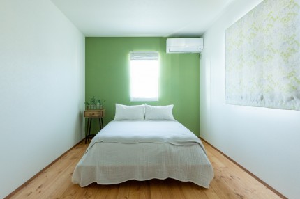 寝室|Farrow&Ball|壁紙|ママン上越|ナチュラル|mamanの家|可愛いおうち|上越市|糸魚川市|妙高市|デザイン住宅|ビンテージ|かわいいお家|エイジング|デザインコンクリート|おしゃれな家|塗り壁| d3902111dba7faac4b666b4473f669ae